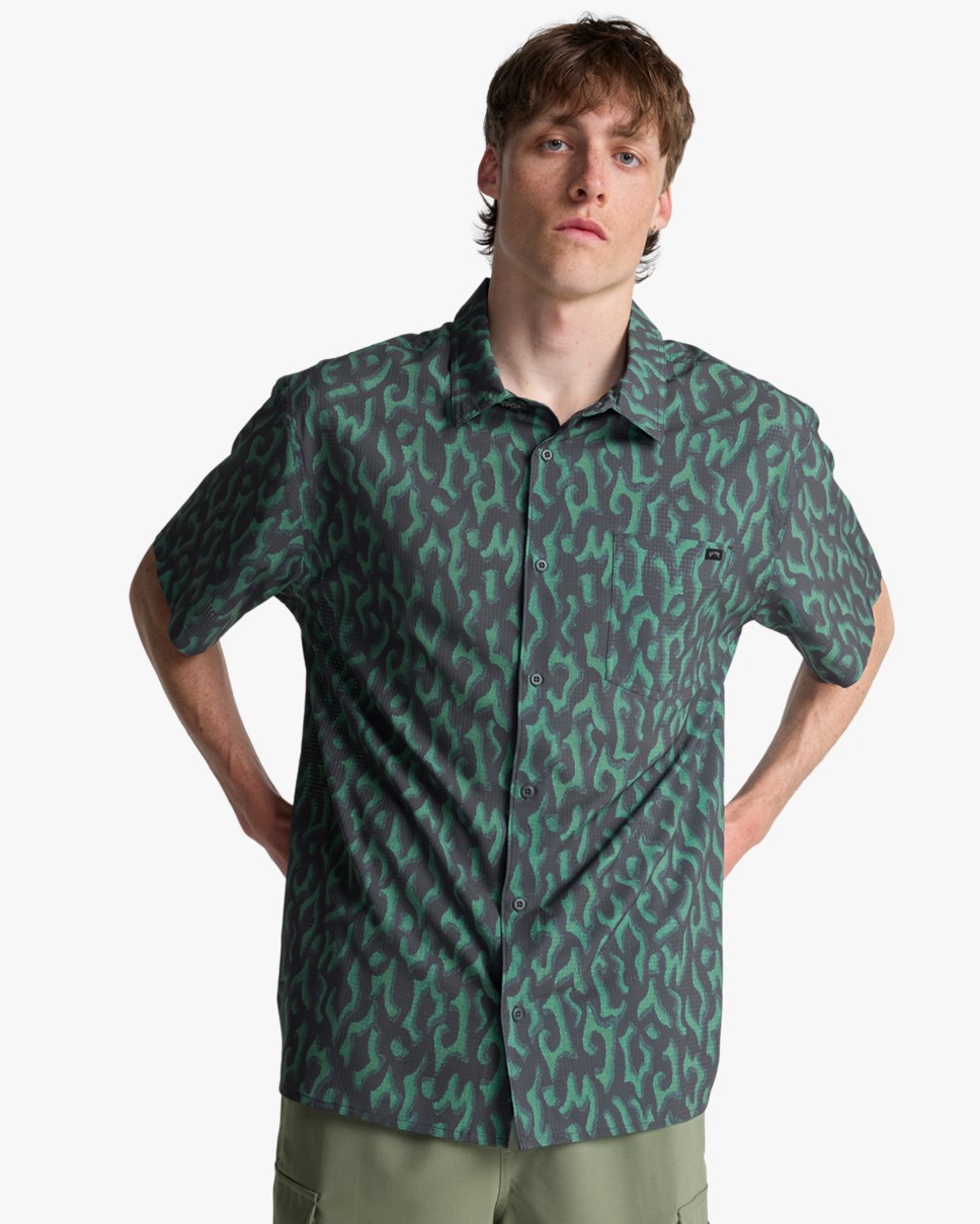 Mens Surftrek Perf A/Div  Short Sleeve Shirt-Green