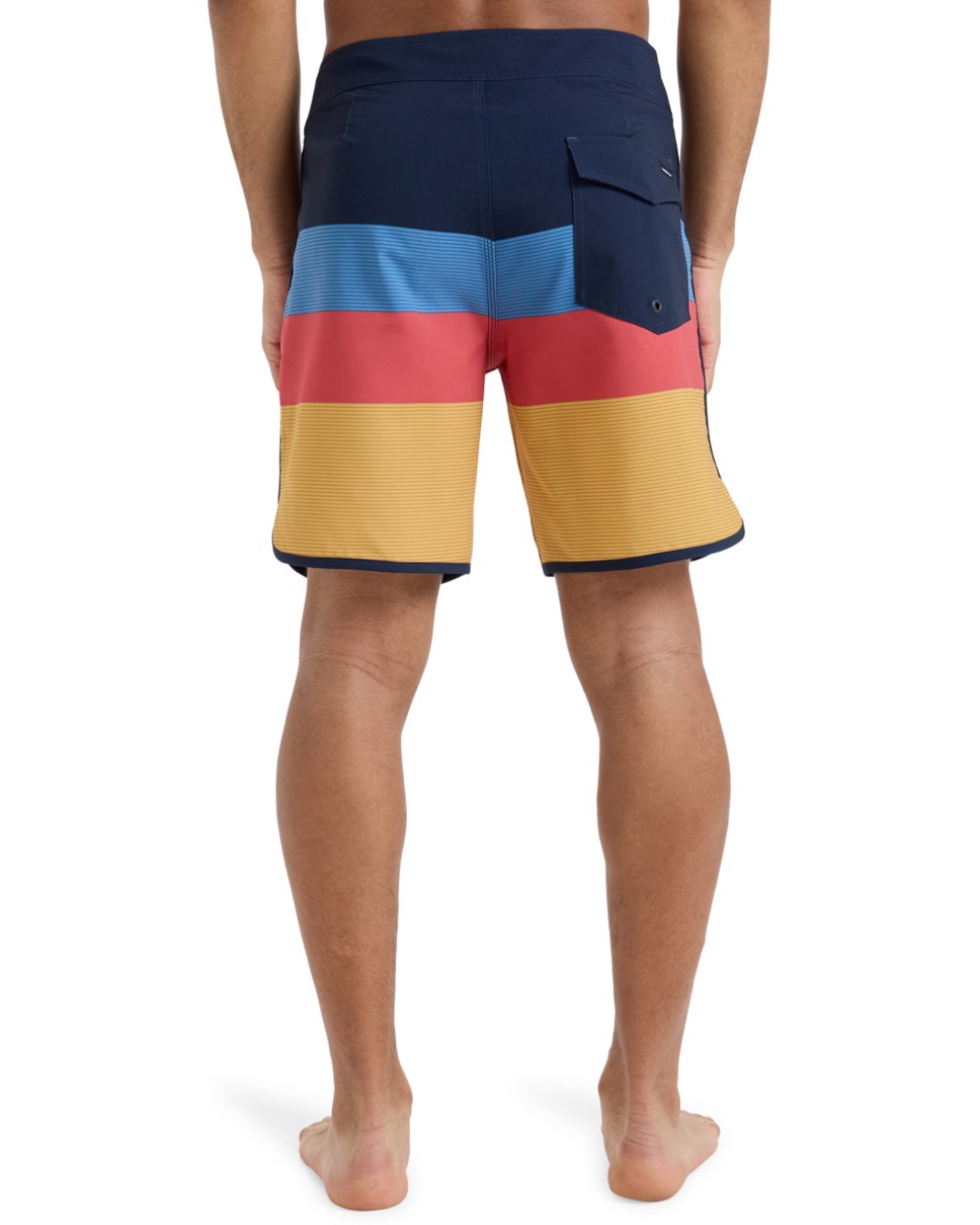 Mens Surfsilk Scallop 18"  Boardshorts (YKM9)